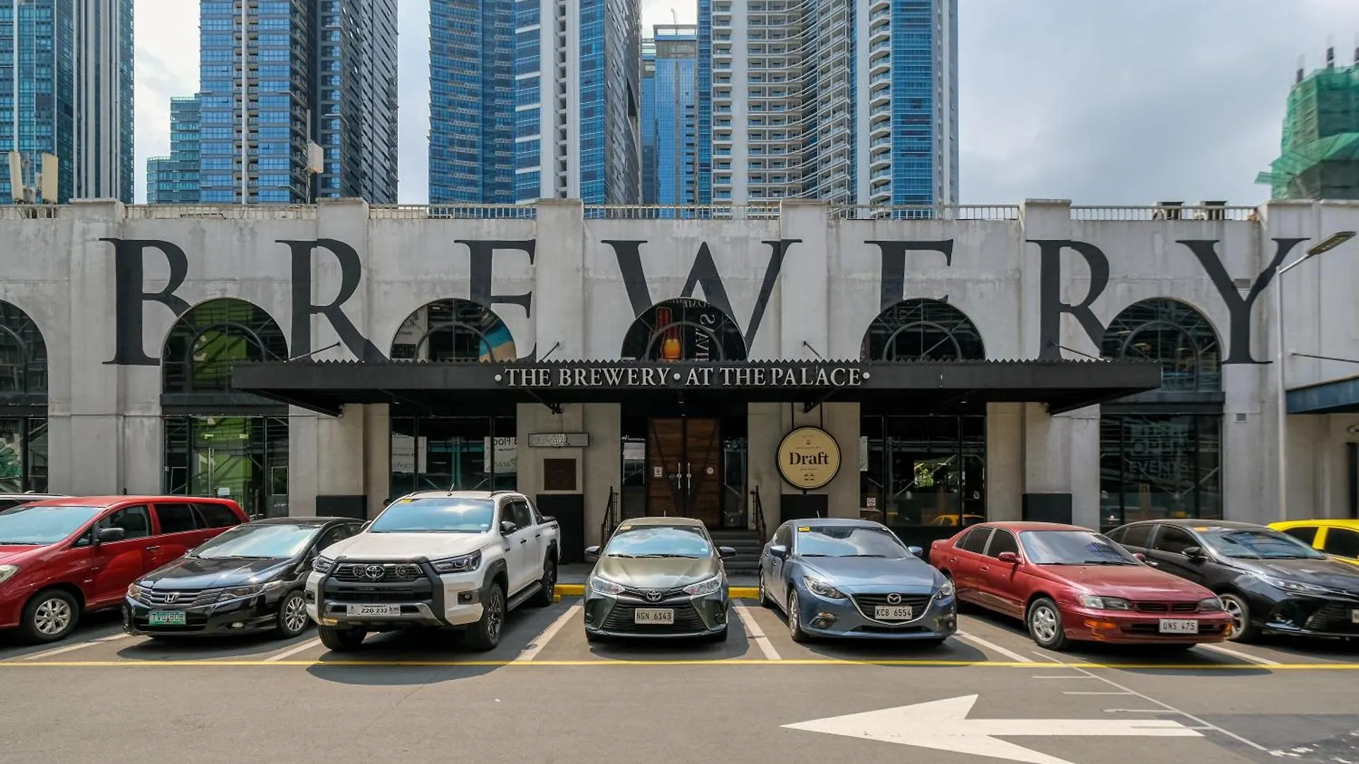 Apartment Bgc 2Br Uptown Parksuites With Balcony And Bathtub Manila