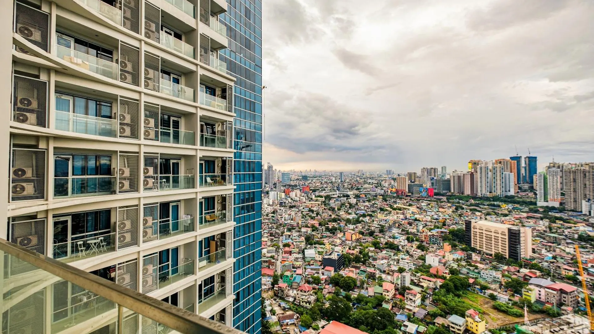 Bgc 2Br Uptown Parksuites With Balcony And Bathtub Manila
